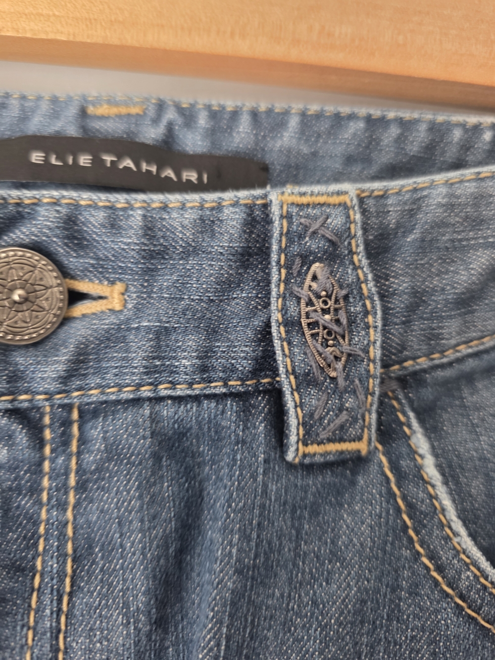 Elie Tahari Straight Leg Jeans Medium Wash Classic Denim (No Size Tag – Size 8 - Picture 3 of 12